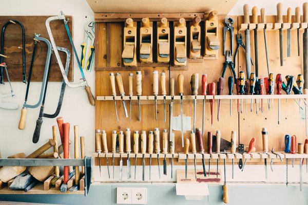 What are the best tips for organizing a home workshop?